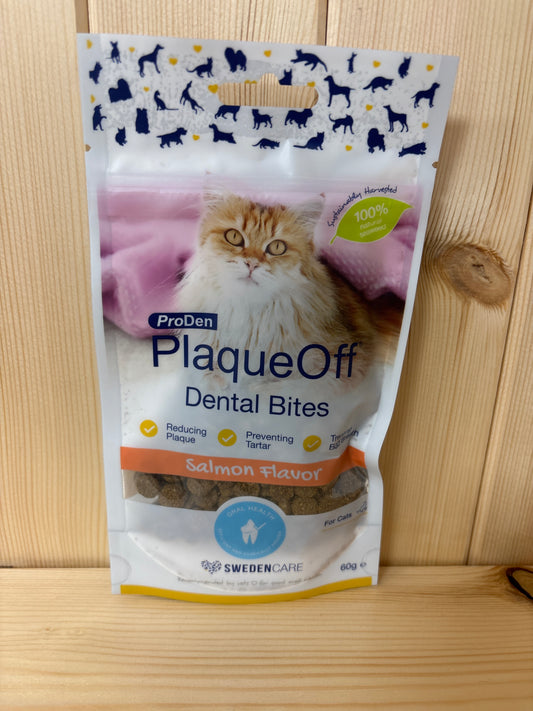 Plaqueoff bites salmon cat